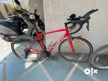 Giant contend sales 3 road bike