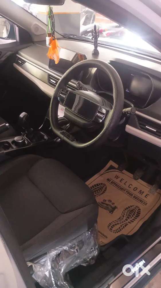 Tata Nexon 2025 Petrol Well Maintained