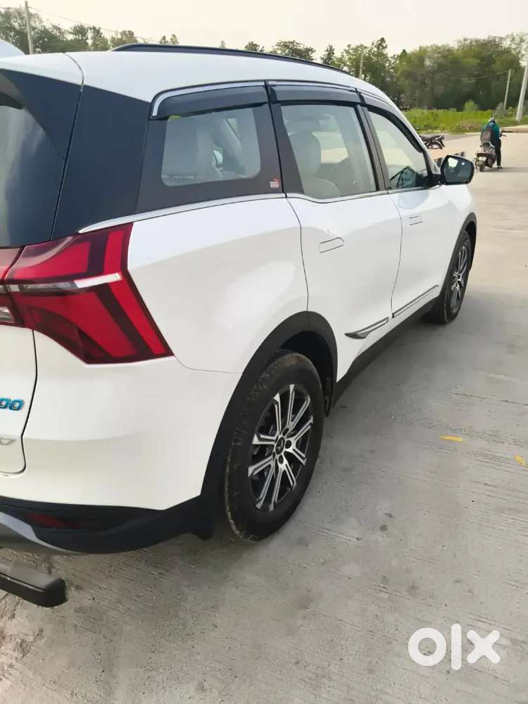 Mahindra Xuv700 2025 Diesel Pearl White Colour