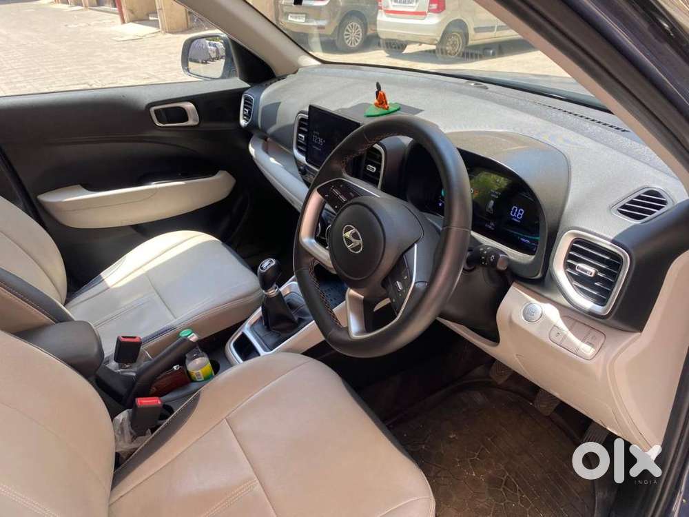 Hyundai Venue 2022 Petrol 11700 Km Driven