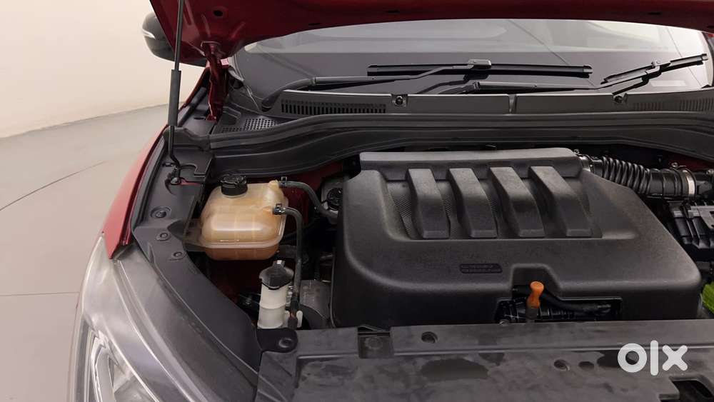 Mahindra Xuv700 2.0 Ax 3 Petrol At 5 Str, 2021, Petrol