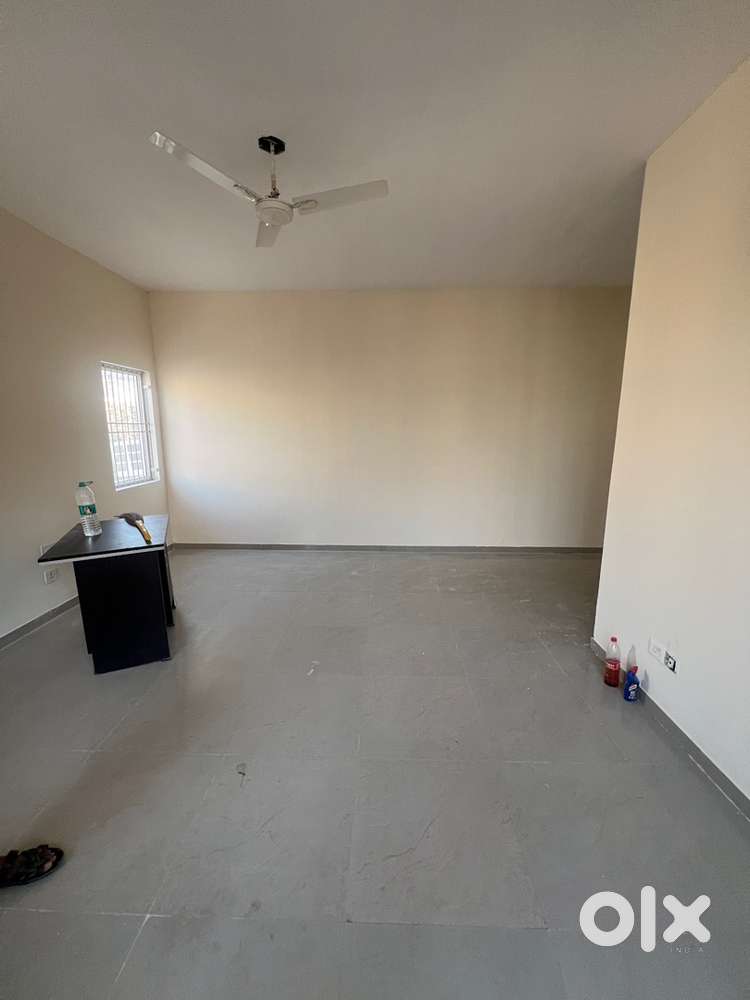Studio on Rent Omaxe