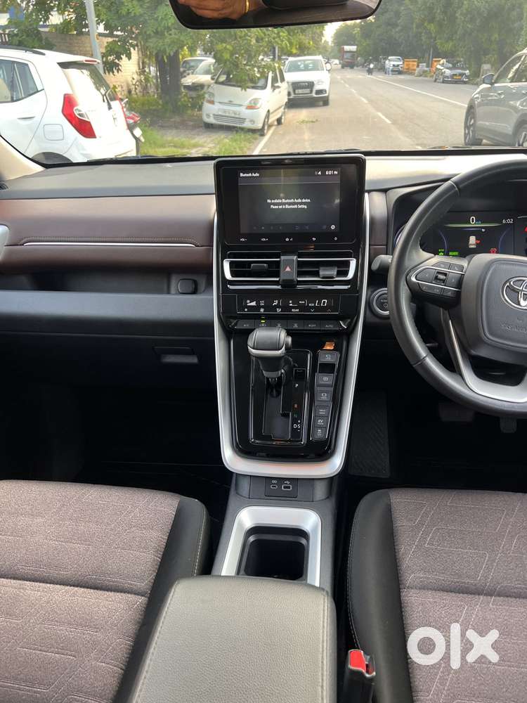 Toyota Innova Hycross 2.0 Vx Hybrid 8 Str, 2024, Cng & Hybrids
