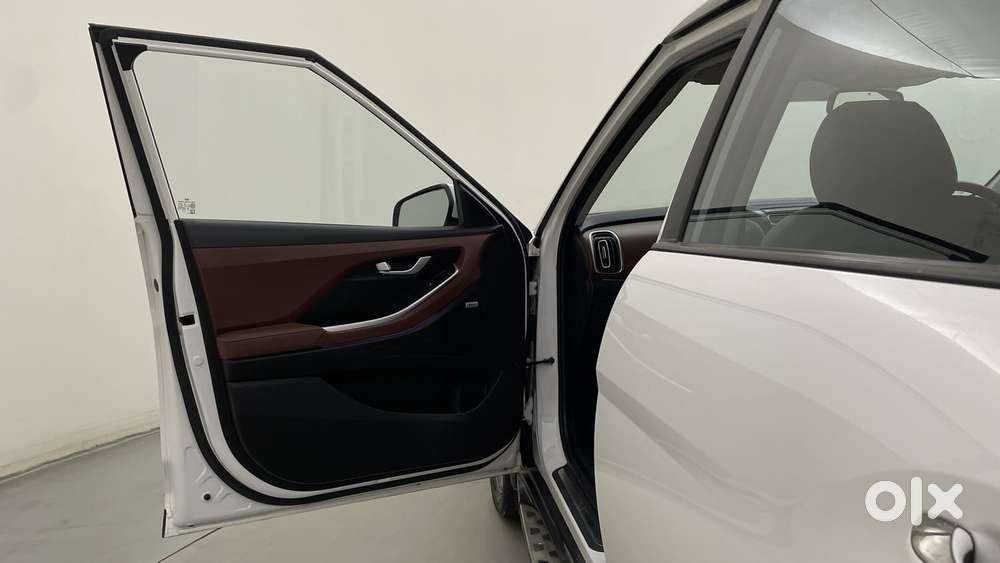 Hyundai Alcazar Signature (o) 6 Str 1.5 Petrol Dct, 2023, Petrol