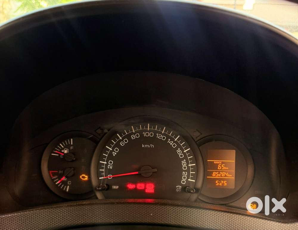 Maruti Suzuki Swift Lxi Optional-o, 2015, Petrol