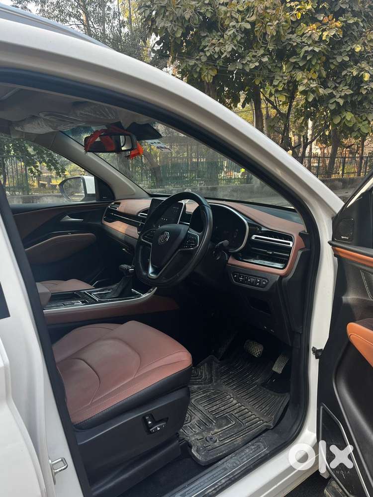 Mg Hector Plus Savvy Pro 1.5 Turbo Petrol Cvt 7 Str Dual Tone, 2023,..