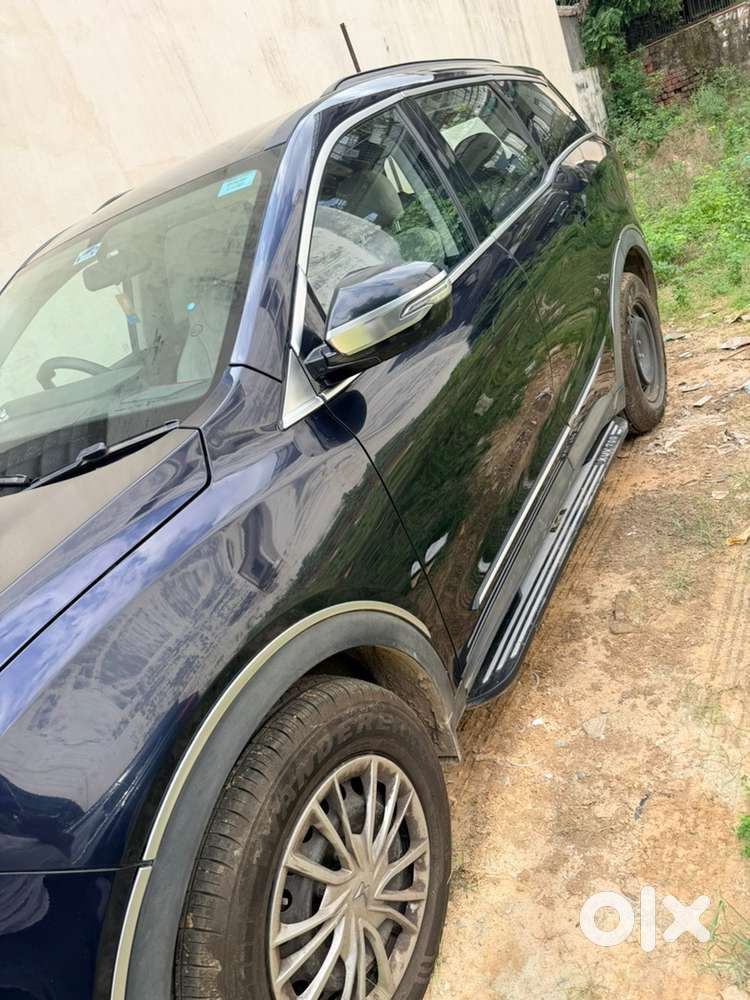 Mahindra Xuv700 Petrol 2025