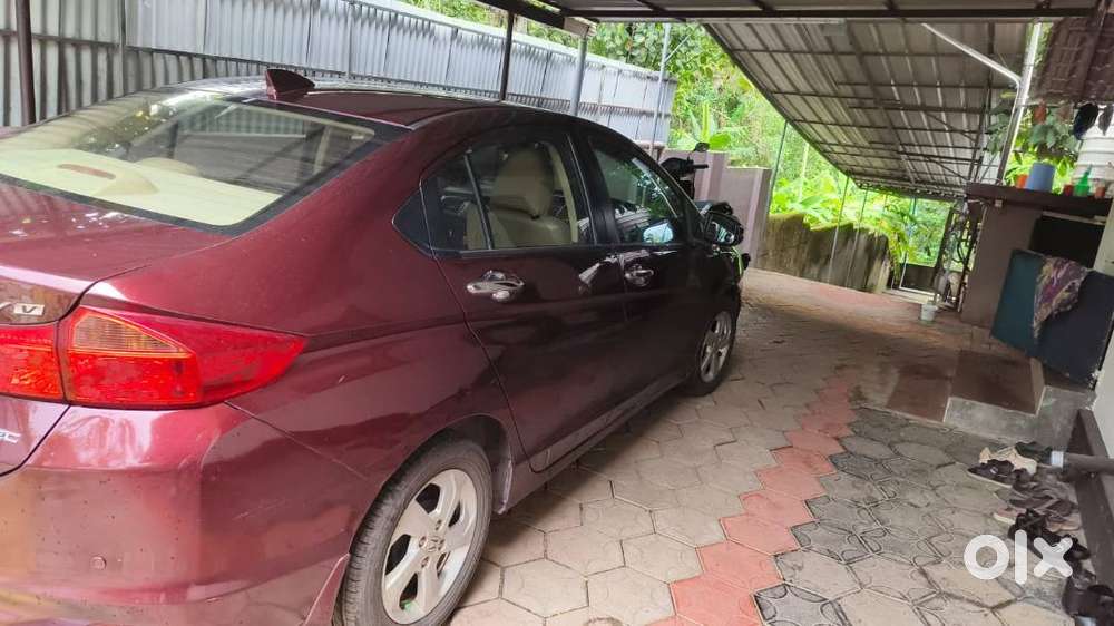 Reverse Camera, Led Screen,door Dampening, Anti Glare Front Glass,