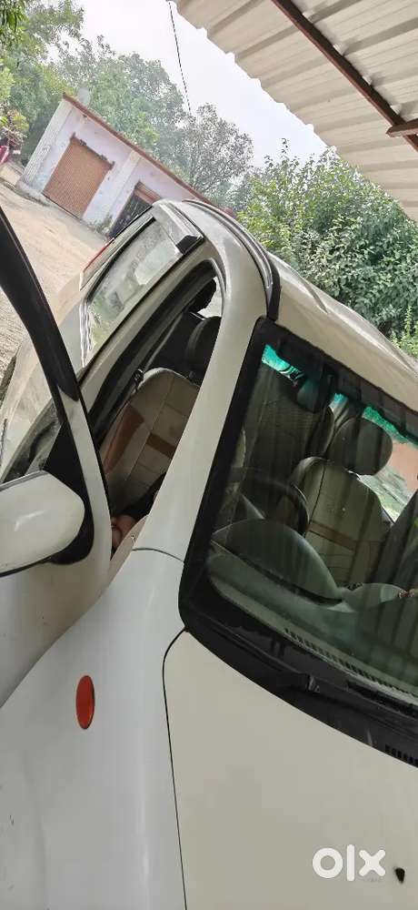 महिंद्र क्वांटो C4  में चारों टायर नया पड़े गाड़ी के सर्विस भी करवादी