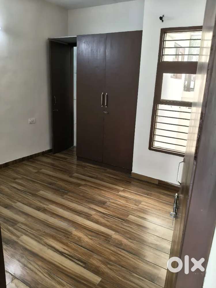Owner free 2 bhk,4BHK  semi furnished for family
