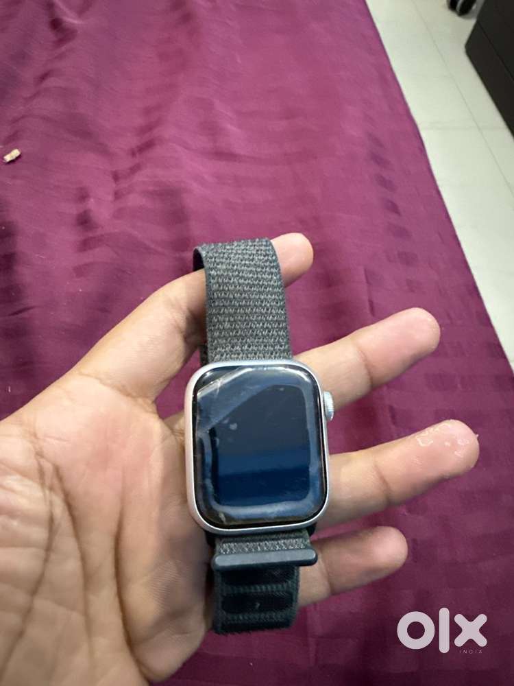 Selling my mint condition unused apple watch series 9 41 mm gps