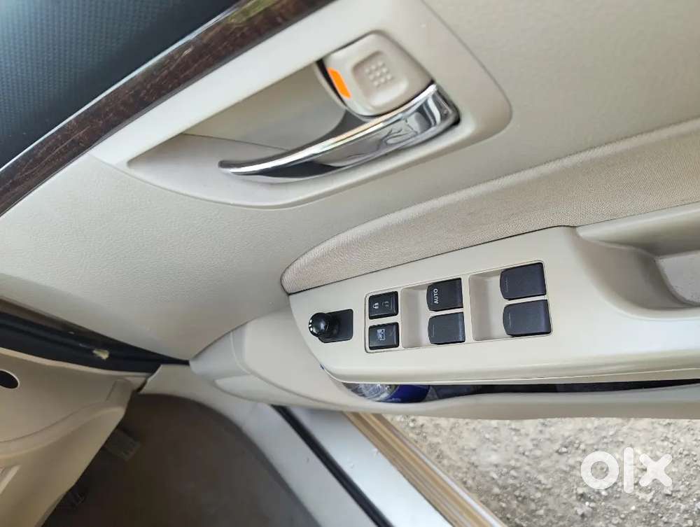 Maruti Suzuki Swift Dzire 2012 Petrol Well Maintained