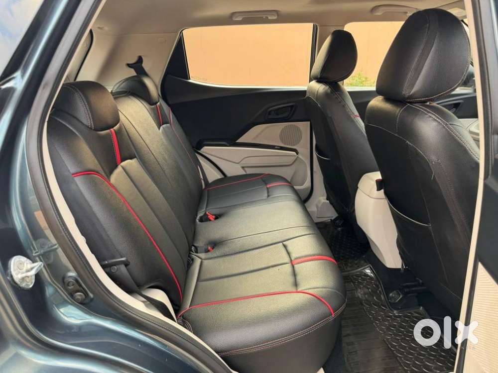 Mahindra Xuv300 1.2 W8 Amt Petrol, 2022, Petrol