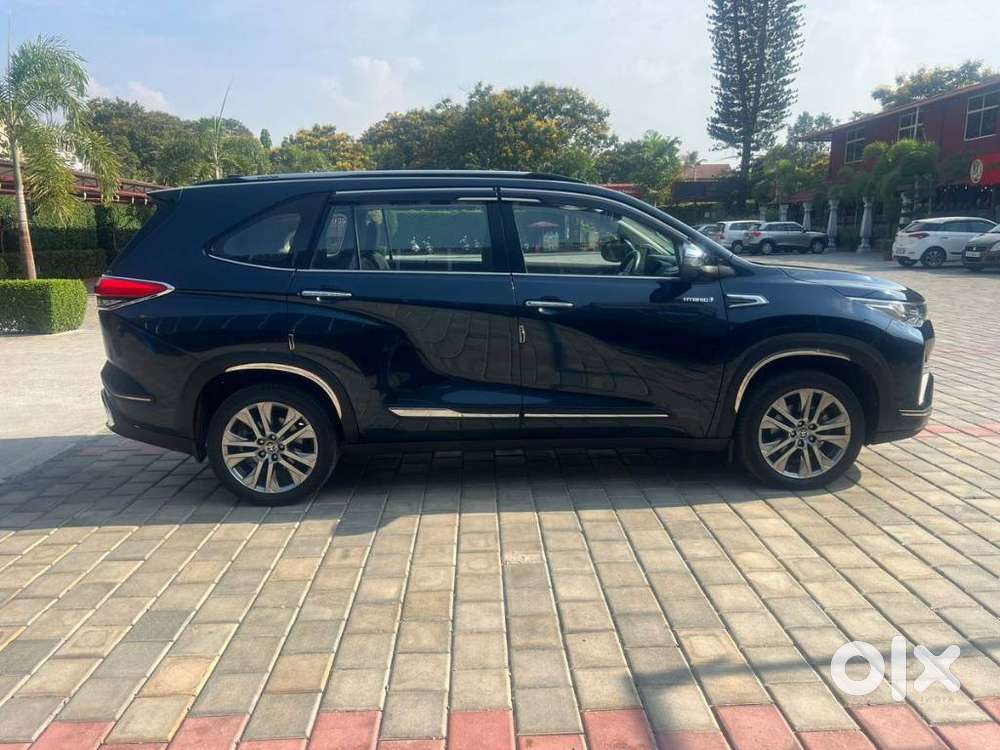 Toyota Innova Hycross 2.0 Zx (o) Hybrid 7 Str, 2023, Petrol