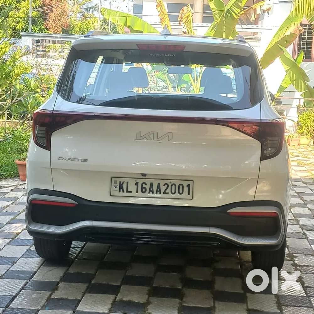 Kia Carens 2022 Petrol 15400 Km Driven Showroom Condition