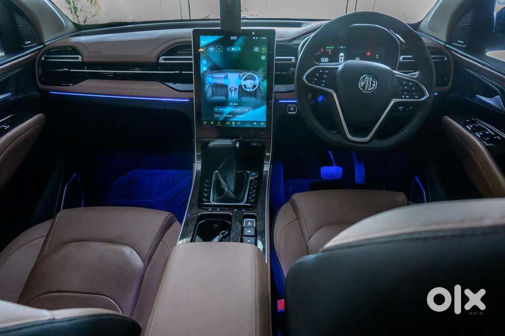 Mg Hector Plus Sharp Pro 1.5 Turbo Petrol Cvt 7 Str, 2025, Petrol