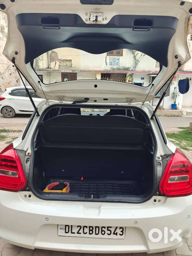 Maruti Suzuki Swift Vxi Amt (2022) — Single Owner  Warranty Till 2027