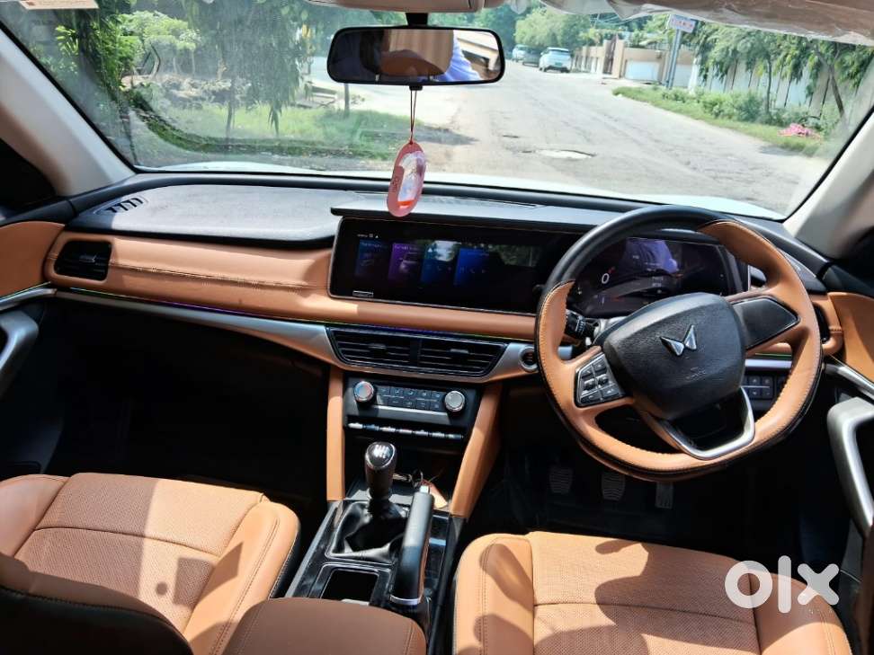 Mahindra Xuv700 2.2 Ax 5 Diesel Mt 7 Str, 2025, Diesel