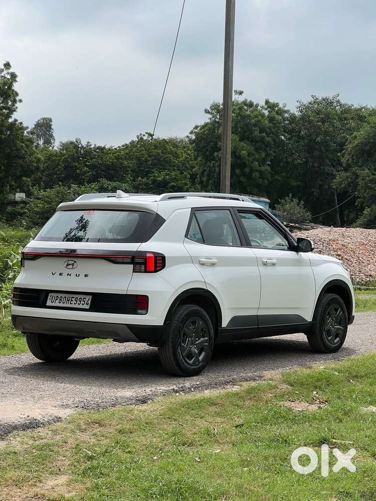 Hyundai Venue 1.2 S (o), 2024, Petrol