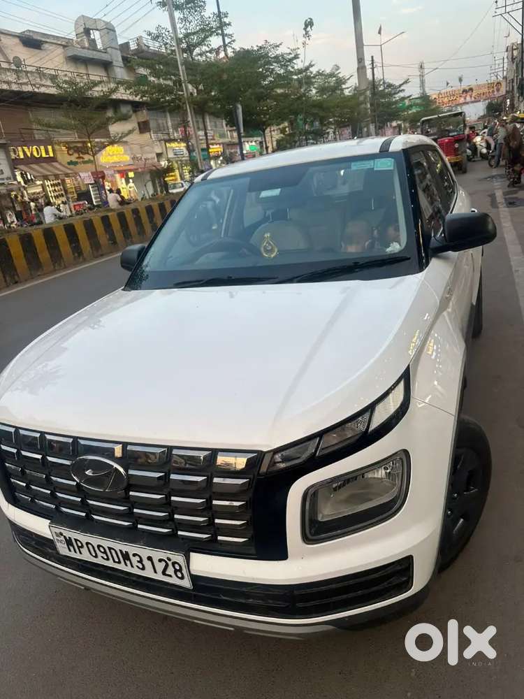 Venue G9 12000 Km With Service Record