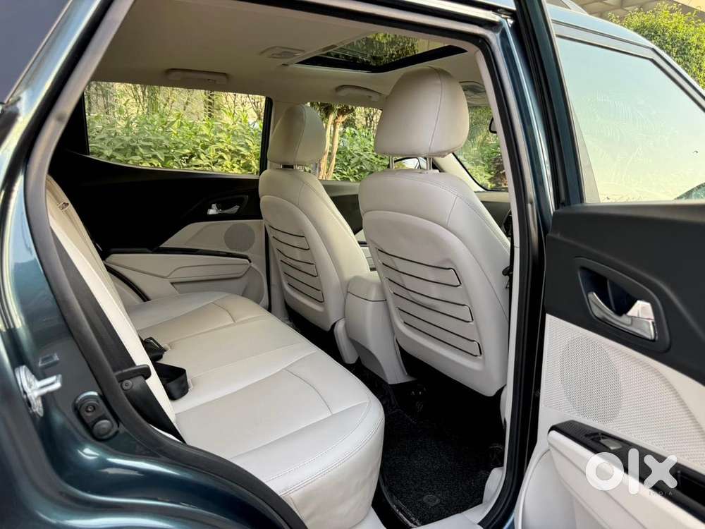 Mahindra Xuv300 W8 Option, 2022, Petrol