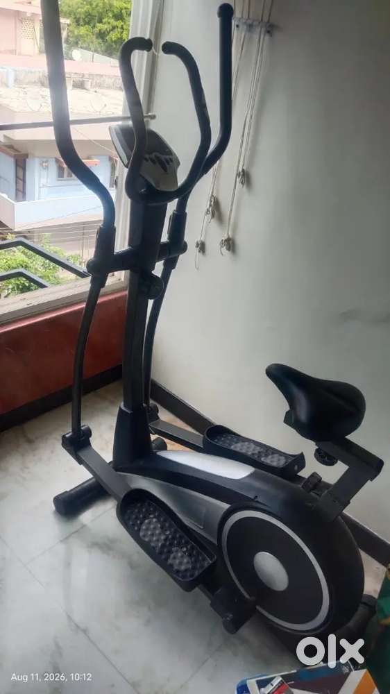 Aerofit 2-in-1 Elliptical Cross Trainer with Seat Best Condition
​