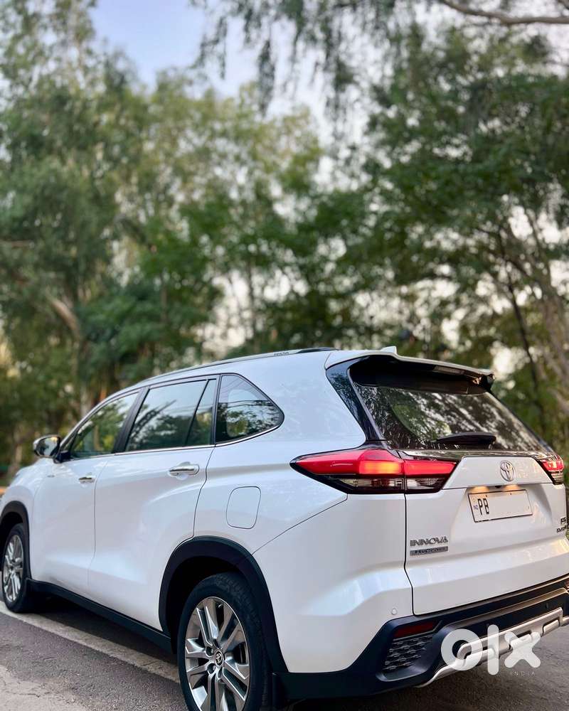 Toyota Innova Hycross 2.0 Zx Hybrid 7 Str, 2022, Diesel