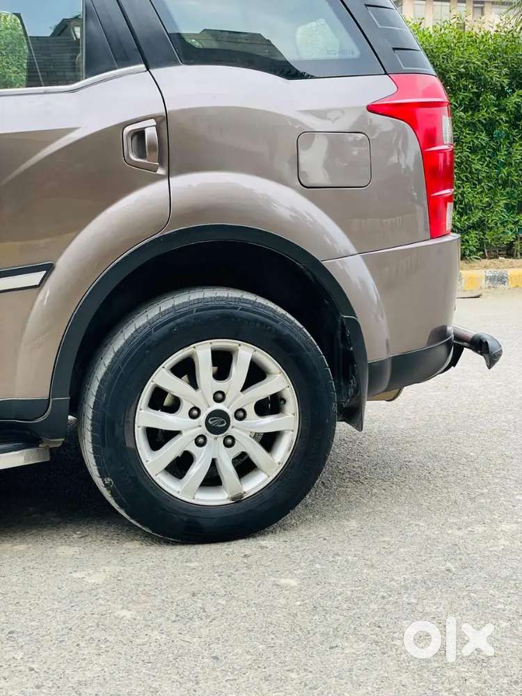 Mahindra Xuv500 W10 Fwd 2017 Diesel Auto Sunroof 1st Owner Top Model