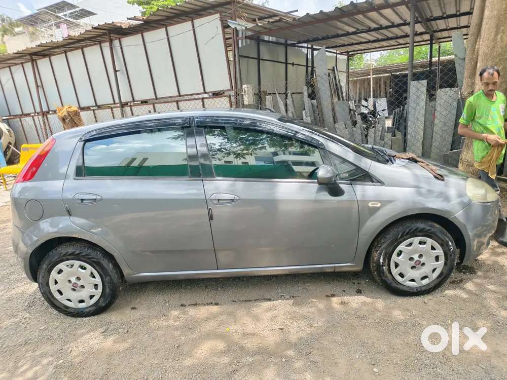 Fiat Punto 2010 पेट्रोल मैनुअल