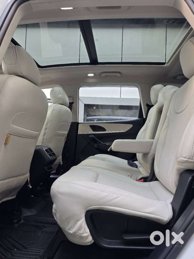 Mahindra Xuv700 2.2 Ax 5 Diesel At 7 Str, 2024, Diesel