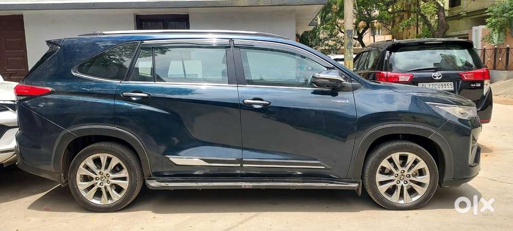 Toyota Innova Hycross 2.0 Zx Hybrid 7 Str, 2023, Petrol