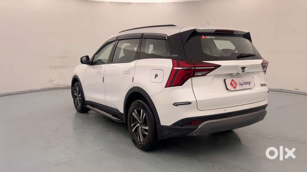 Mahindra Xuv700 2.0 Ax 5 Petrol Mt 7 Str, 2025, Petrol