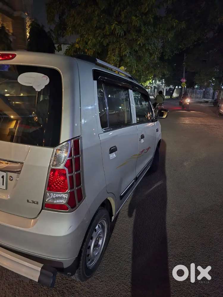 Maruti Suzuki Wagon R 1.0 2013 Petrol Well Maintained.