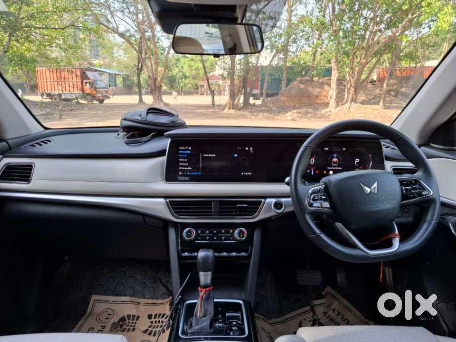 Mahindra Xuv700 Ax7 Luxury Pack Awd, 2025, Diesel