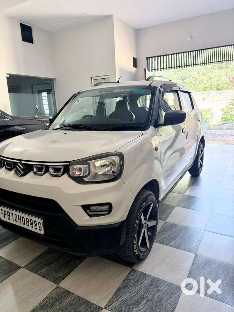 Tastefully Modified Maruti S-presso  Upgraded Alloys & Android Screen
