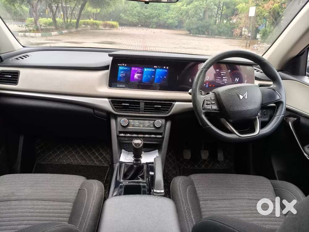 Mahindra Xuv700 2.0 Ax 5 Petrol Mt 7 Str, 2021, Petrol