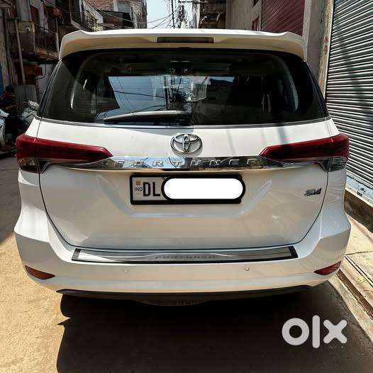 Toyota Fortuner 4x4 At - Super White In Crisp Condition