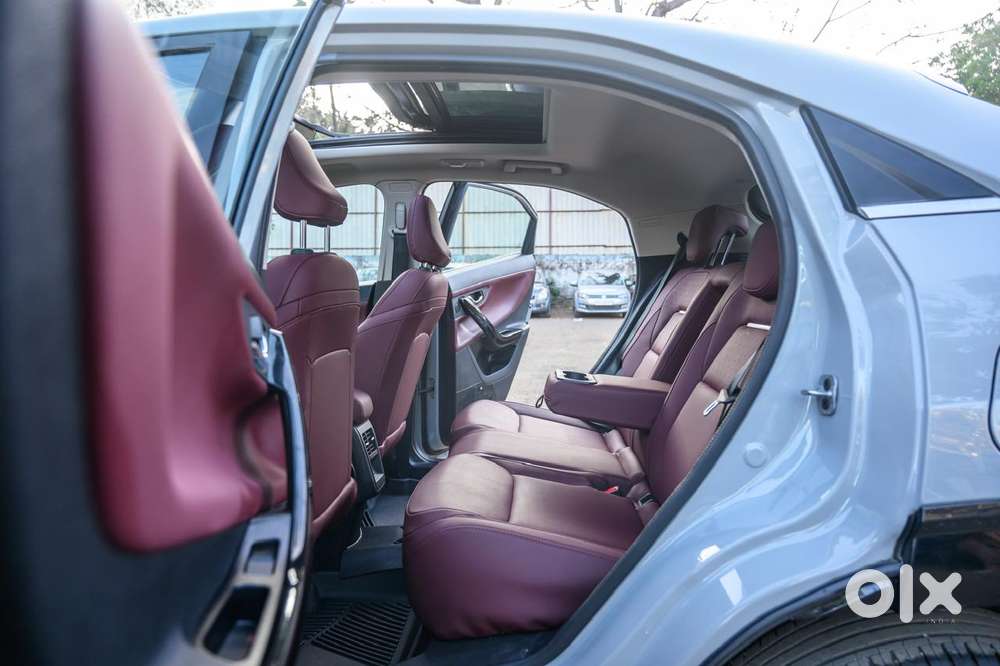 Tata Curvv Accomplished S 1.2 Revotron Petrol 7dca, 2025, Petrol