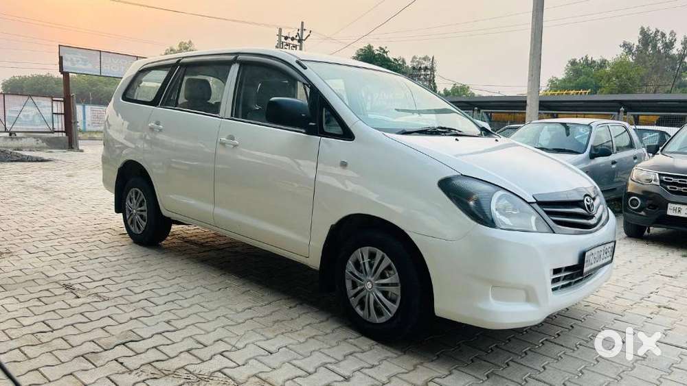 Toyota Innova 2009-2011 2.5 E 8 Str, 2010, Diesel