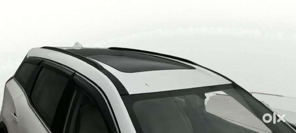 Mahindra Xuv700 2.0 Ax 5 Petrol Mt 7 Str, 2025, Petrol
