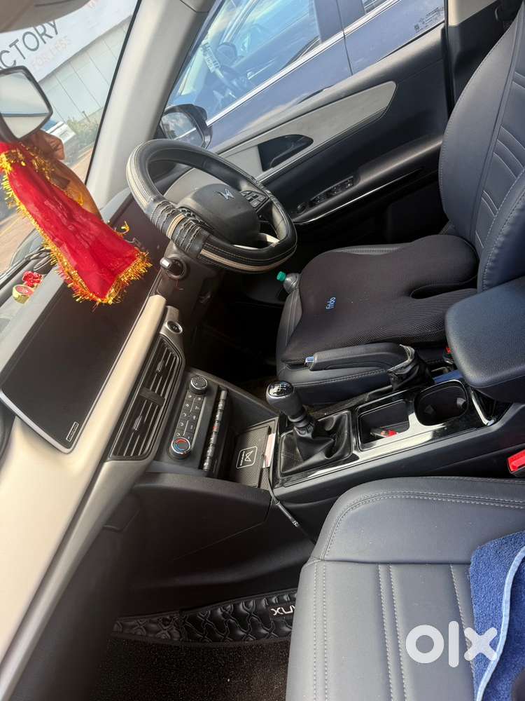 Mahindra Xuv700 Petrol 2025