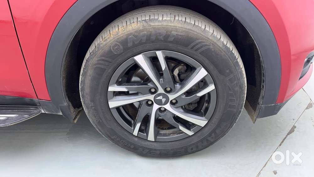 Mahindra Xuv700 2.0 Ax 5 Petrol At Str, 2023, Petrol