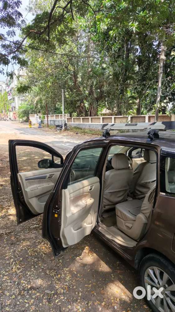 Maruti Suzuki Ertiga Zxi 2012 Top Model