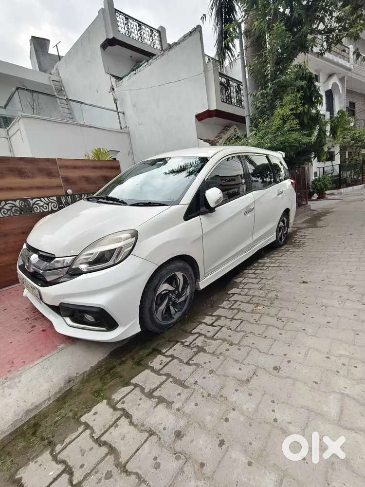 Best 7 Seater Car For Family New Condition Type.