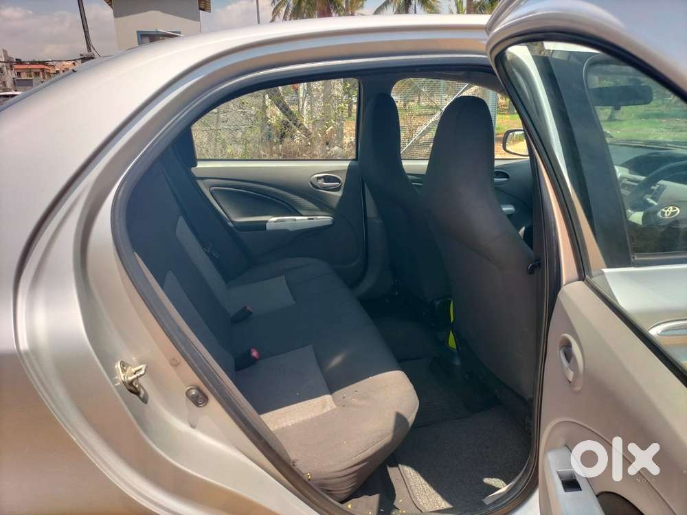 Toyota Etios V, 2011, Petrol
