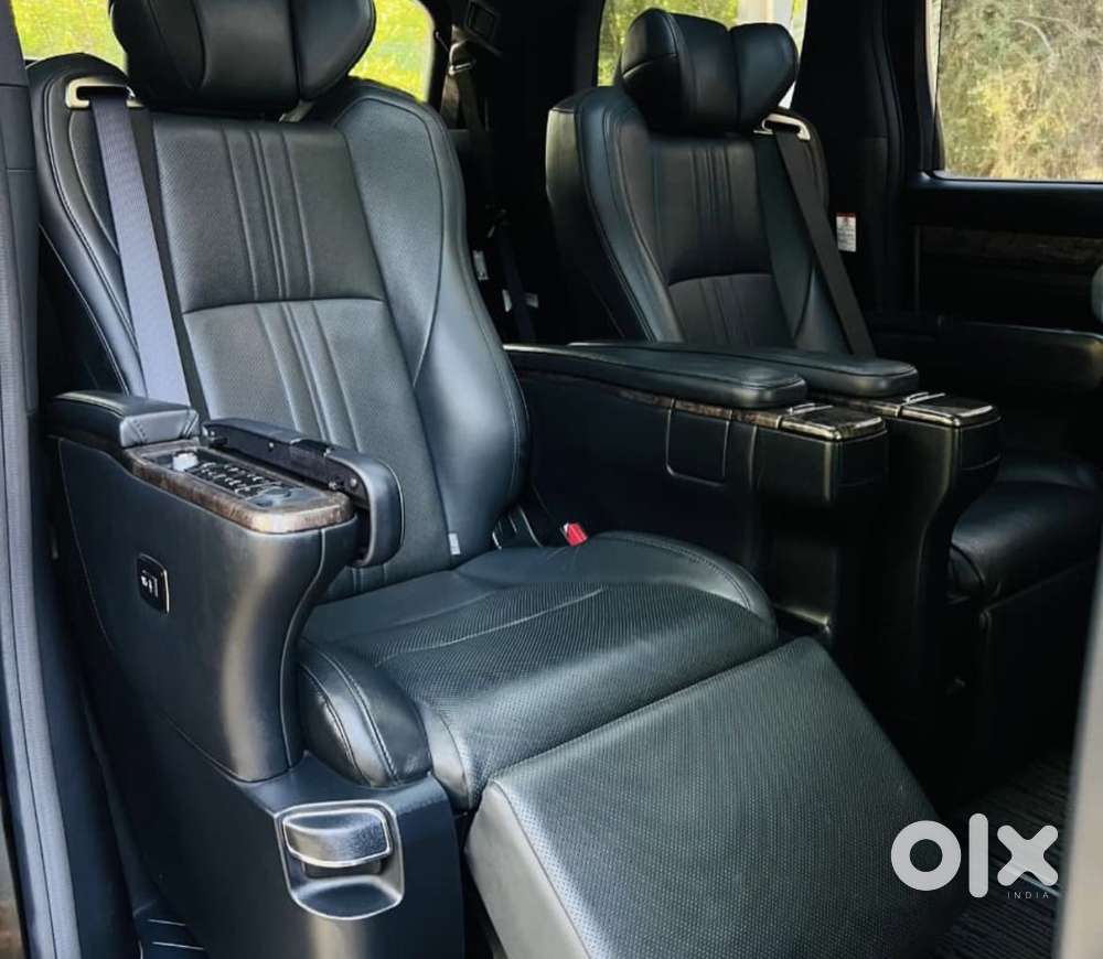 Toyota Vellfire 2.5 Executive Lounge, 2021, Petrol