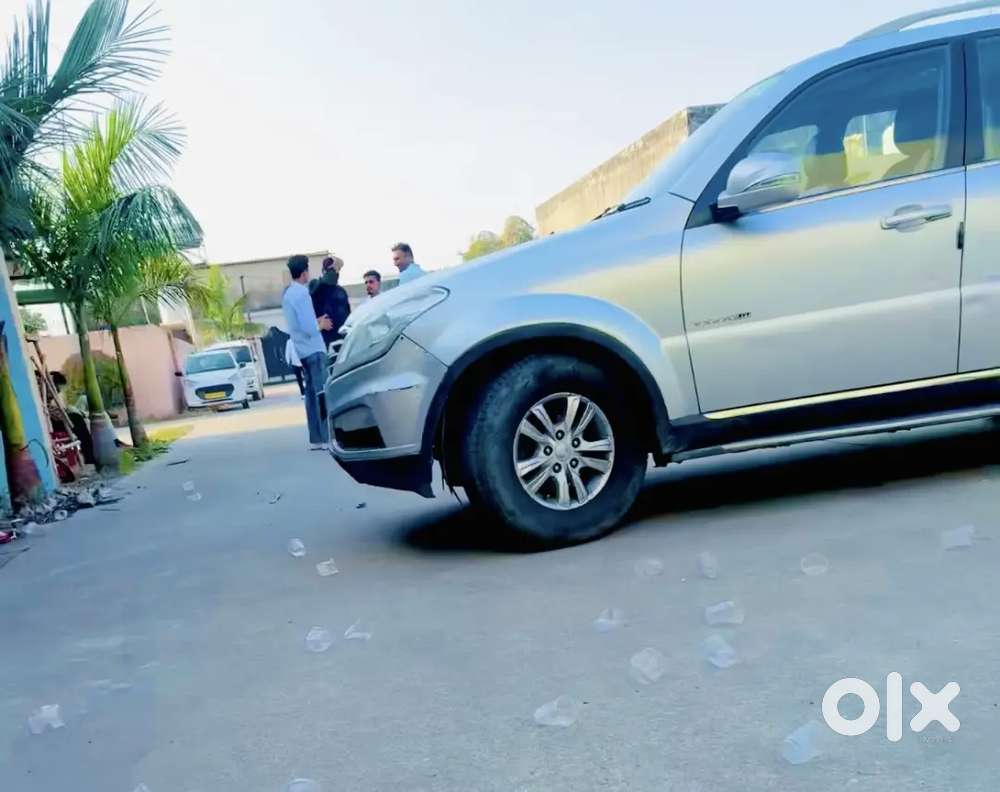 Mahindra Ssangyong Rexton 2013 Diesel 80000 Km Driven With Sunroof