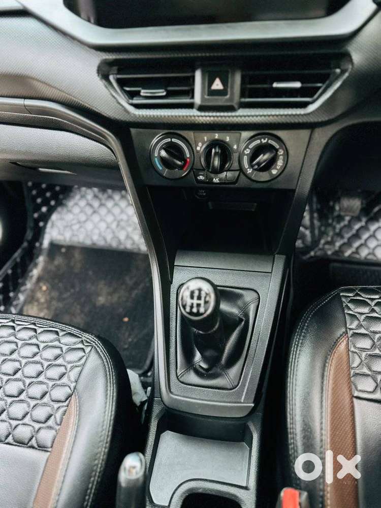 Maruti Suzuki Brezza 1.5 Lxi Smart Hybrid, 2023, Petrol