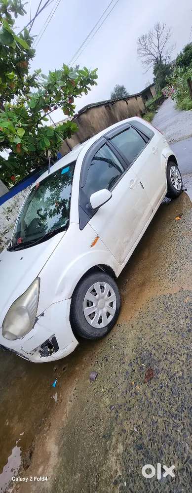 Ford Figo Petrol 2015