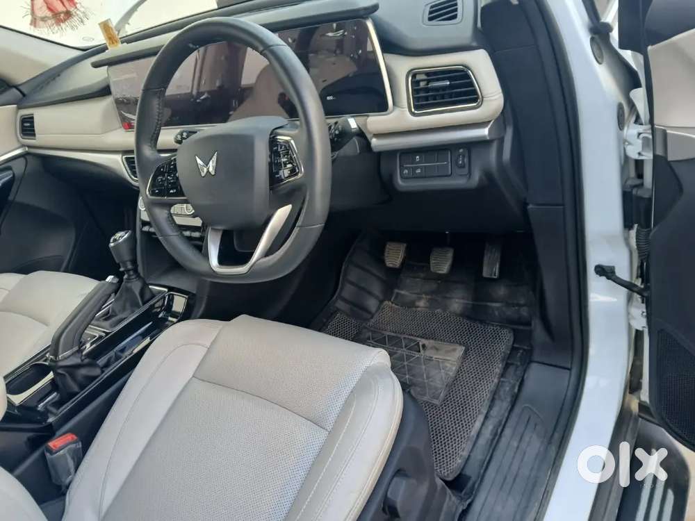 Mahindra Xuv700 2025 Diesel 9500 Km Driven